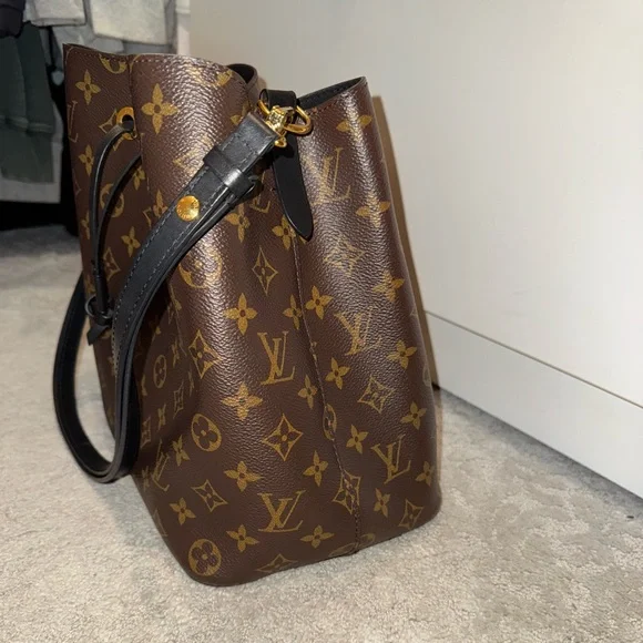 Louis Vuitton NeoNoe MM - Picture 8 of 14